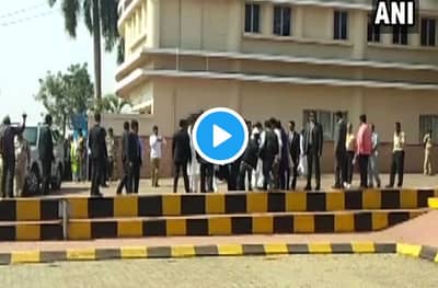 VIDEO : फोटोग्राफरचा पाय घसरला, राहुल गांधी धावत मदतीला गेले!