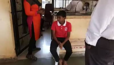 थंडी असून पंखा का चालू केला? शिक्षकाची विद्यार्थ्याला जबर मारहाण