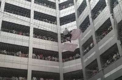 मंत्रालयात आत्महत्येचा प्रयत्न, जाळीत अडकल्याने प्राण वाचले