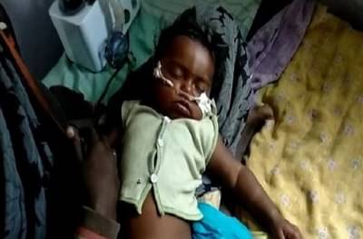 बाळाची लाळ थांबण्यासाठी मासा फिरवला, मात्र मासा अन्ननलिकेत अडकला