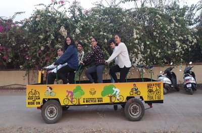 सायकल, मोटारसायकल आणि कार एकत्र करुन पुण्यात ‘बायसीकल बस’