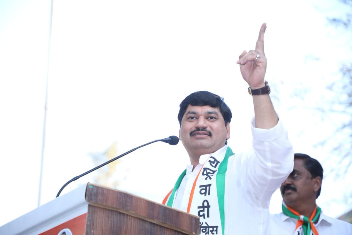 105 आमदार येऊनही विरोधात, फडणवीसांच्या काळात गुप्त विकास : धनंजय मुंडे 105 आमदार येऊनही विरोधात, फडणवीसांच्या काळात गुप्त विकास : धनंजय मुंडे