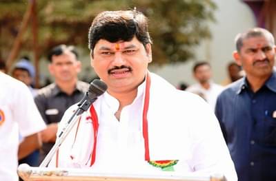 शेतकऱ्याच्या फसवणुकीप्रकरणी धनंजय मुंडेंविरोधात आरोपपत्र दाखल