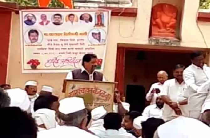 शेतकरी म्हणाला, साहेब महागाई लय वाढली, खासदार दिलीप गांधींचा पारा चढला