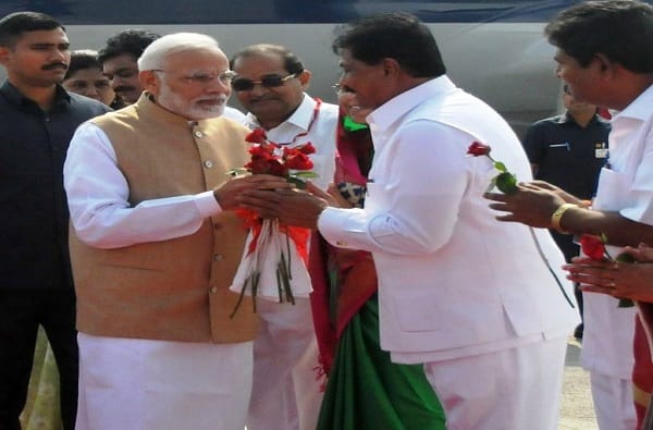 नगरचे खासदार दिलीप गांधींवर पंतप्रधान मोदी नाराज? नगरचे खासदार दिलीप गांधींवर पंतप्रधान मोदी नाराज?