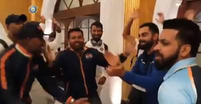 VIDEO : मेरे देश की धरती गाण्यावर भारतीय संघाचा डान्स