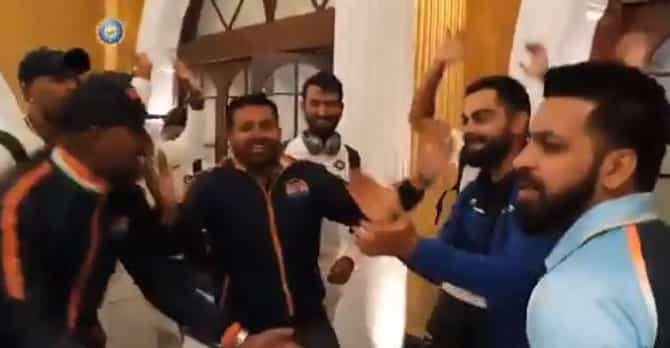 VIDEO : मेरे देश की धरती गाण्यावर भारतीय संघाचा डान्स