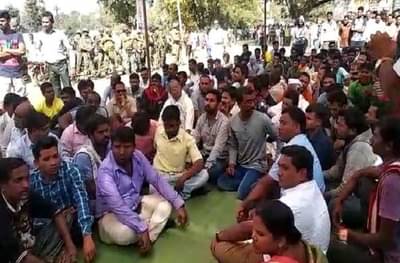 गडचिरोलीत भीषण अपघातानंतर 30 तास आंदोलन