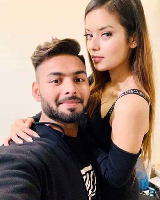 कोण आहे बॉलिवूड अभिनेत्रींना टक्कर देणारी रिषभ पंतची गर्लफ्रेंड?
