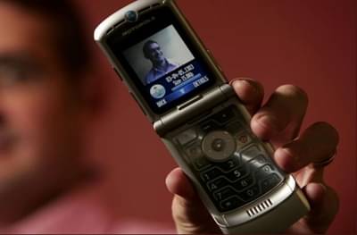 फोन जुना, फीचर्स नवे, मोटोरोलाच्या ‘रेजर’चं रिलॉन्चिंग