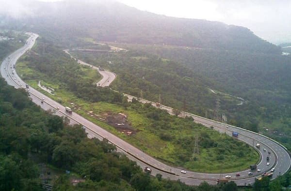 मुंबई पुणे एक्सप्रेस वे दोन तासांसाठी बंद