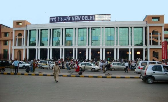 ट्रेनच्या वेळेपूर्वी 20 मिनिटे अगोदर पोहोचा, अन्यथा ट्रेन सोडा ट्रेनच्या वेळेपूर्वी 20 मिनिटे अगोदर पोहोचा, अन्यथा ट्रेन सोडा