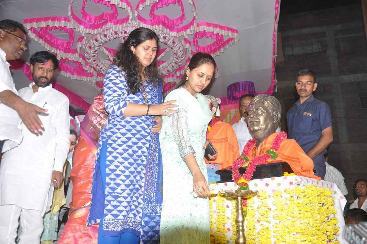 बीड लोकसभा : तगडा प्रतिस्पर्धी नसल्याने डॉ. प्रितम मुंडेंचा मार्ग सुकर बीड लोकसभा : तगडा प्रतिस्पर्धी नसल्याने डॉ. प्रितम मुंडेंचा मार्ग सुकर