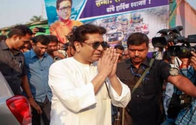 राज ठाकरे उद्धव ठाकरेंच्या भेटीला मातोश्रीवर