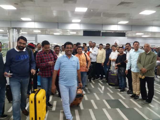 विमानात तांत्रिक बिघाड, शिवसेनेच्या 40 नगरसेवकांचा जीव थोडक्यात बचावला