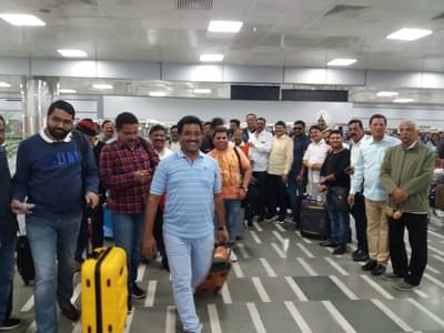 विमानात तांत्रिक बिघाड, शिवसेनेच्या 40 नगरसेवकांचा जीव थोडक्यात बचावला