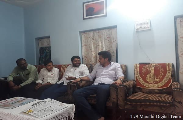 एकीकडे बुलडाण्याच्या जागेवरुन वाद, दुसरीकडे तुपकर-रोहित गुप्त भेट