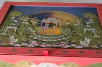 आकाश अंबानीची बॅचलर पार्टी स्वित्झर्लंडमध्ये, आकाश-श्लोकाची लग्नपत्रिका पाहिली का?