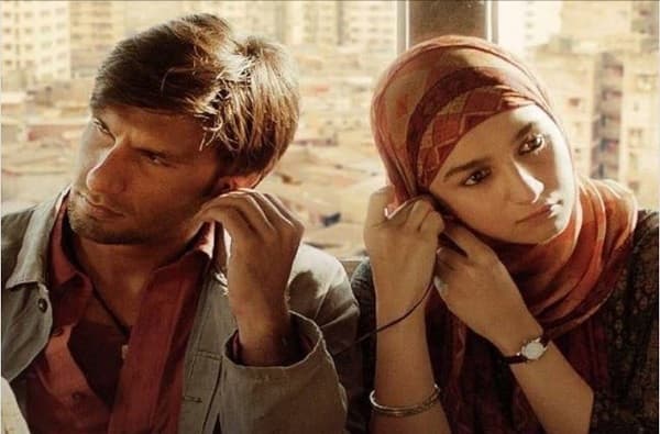 Gully Boy Review: रणवीर-आलिया आणि झोयासाठी गली बॉय जरुर बघा!