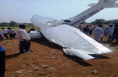 इंदापुरात 3500 फुटांवरुन विमान कोसळलं