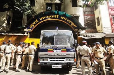 व्हिडीओ कॉन्फरन्सिंगद्वारे कैद्यांची कोर्टात हजेरी, महाराष्ट्र अव्वल