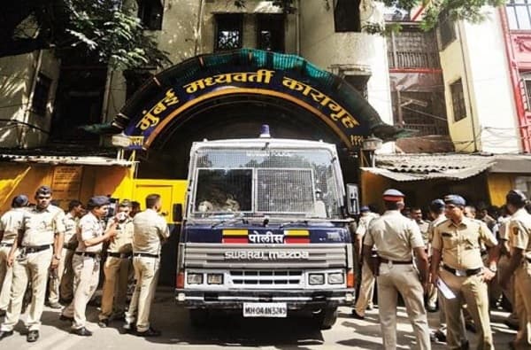 व्हिडीओ कॉन्फरन्सिंगद्वारे कैद्यांची कोर्टात हजेरी, महाराष्ट्र अव्वल