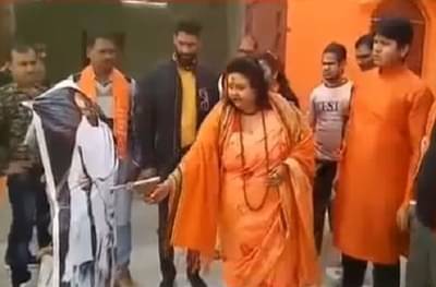 महात्मा गांधींच्या पुतळ्याला गोळी मारणाऱ्या पूजा पांडेला अटक