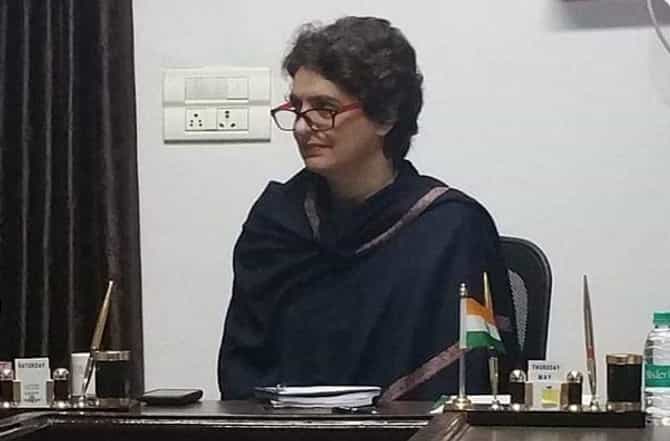 प्रियांका गांधी अॅक्शनमध्ये, दुपारी दीड ते पहाटे पाचपर्यंत मॅरेथॉन बैठका