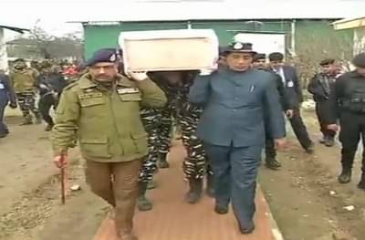 जवानांच्या पार्थिवाला गृहमंत्री राजनाथ सिंहांचा खांदा