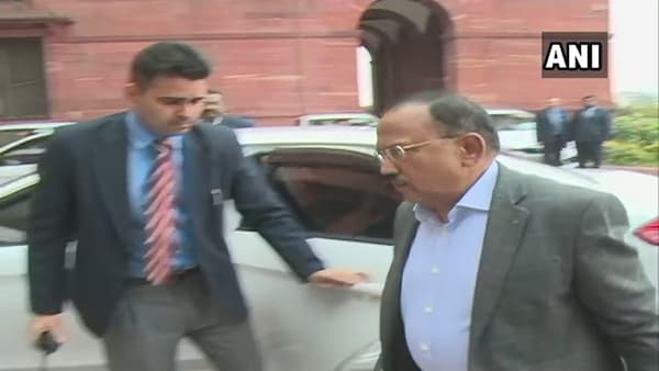 पाकिस्तानी विमानांची घुसखोरी, दिल्लीत उच्चस्तरीय बैठक सुरु