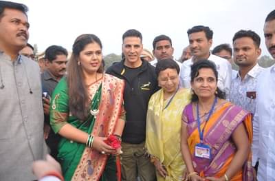 परळीत सर्वधर्मिय विवाह सोहळा, अक्षय कुमारची 79 जोडप्यांना प्रत्येकी एक-एक लाखाची मदत