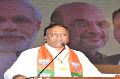 रणांगण सोडून पळणाऱ्यांनो आता डिपॉझिट वाचवण्याची लढाई करा : आशिष शेलार