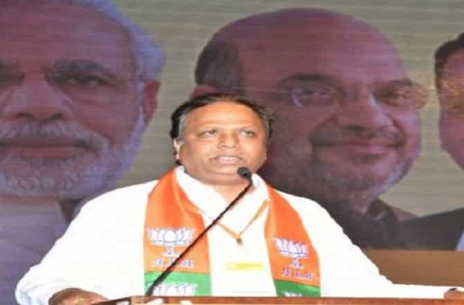 रणांगण सोडून पळणाऱ्यांनो आता डिपॉझिट वाचवण्याची लढाई करा : आशिष शेलार