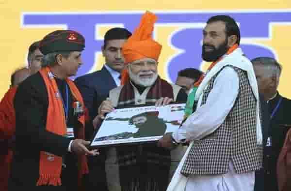 शहीद जवान औरंगजेबच्या वडिलांचा भाजपात प्रवेश