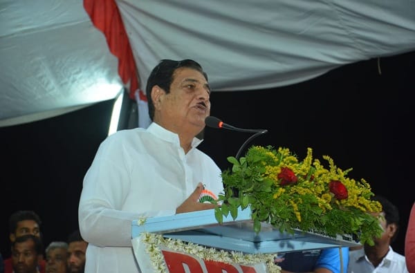 परभणीत राष्ट्रवादीच्या 13 नगरसेवकांचे एकदाच राजीनामे परभणीत राष्ट्रवादीच्या 13 नगरसेवकांचे एकदाच राजीनामे