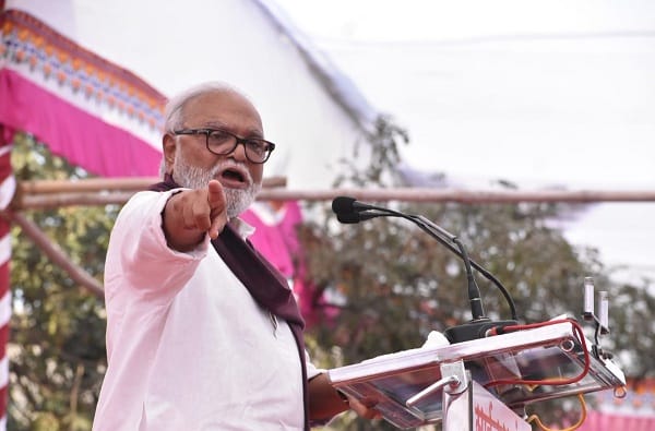 रेशनचा काळाबाजार करणाऱ्यांना दणका, 39 दुकानदारांवर गुन्हे, 87 निलंबित, 48 दुकानांचे परवाने रद्द रेशनचा काळाबाजार करणाऱ्यांना दणका, 39 दुकानदारांवर गुन्हे, 87 निलंबित, 48 दुकानांचे परवाने रद्द