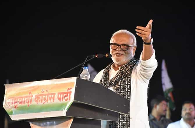 तलवारी जुन्या झाल्या आता नवे शस्त्र आले, छगन भुजबळांचा राज ठाकरेंना टोला