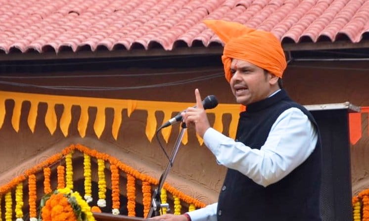 मराठा आंदोलकांवरील 80 टक्के केस मागे, उर्वरीतही मागे घेऊ : मुख्यमंत्री मराठा आंदोलकांवरील 80 टक्के केस मागे, उर्वरीतही मागे घेऊ : मुख्यमंत्री