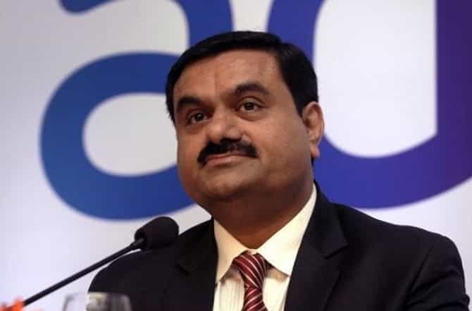 कोरोना काळातही गौतम अदानींनी दिवसाला कमावले 456 कोटी रुपये, मुकेश अंबानी, बिल गेट्स यांनाही मागे टाकलं!