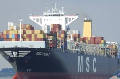 Pulwama Attack : पाकिस्तानी वस्तूंवरील सीमाशुल्कात 200 टक्क्यांनी वाढ