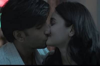 गली बॉयमधील आलिया भट्ट-रणवीर सिंहच्या किसिंग सीनवर कात्री?