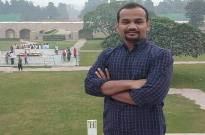 बापाने शिक्षणासाठी शेत विकलं, पोराने यूपीएससीत घवघवीत यश मिळवलं