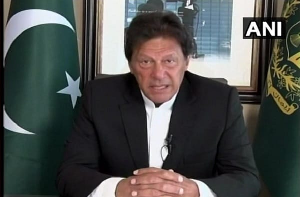 युद्ध सुरु झाल्यास ते रोखणं ना माझ्या हातात असेल, ना मोदींच्या : इम्रान खान युद्ध सुरु झाल्यास ते रोखणं ना माझ्या हातात असेल, ना मोदींच्या : इम्रान खान