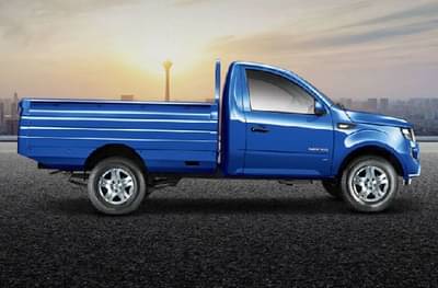 महिंद्राने 300 गाड्या परत मागवल्या