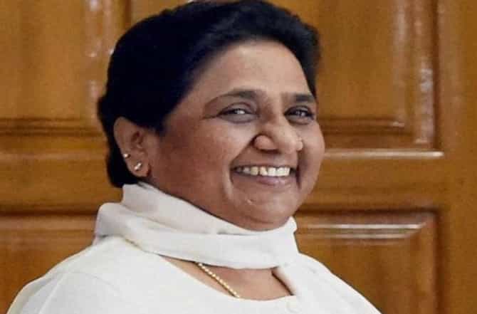 मायावतींना दणका, पुतळ्यांवर खर्च केलेले पैसे परत करण्याचे आदेश