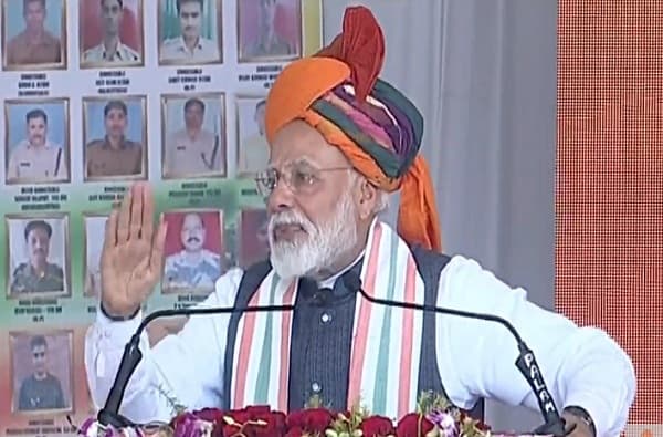 देश सुरक्षित हातात आहे, कुणासमोरही झुकणार नाही, मोदींची पहिली प्रतिक्रिया