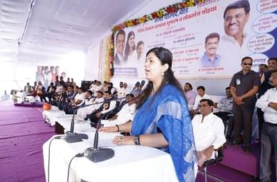 विकासाच्या आड येणारांना बाटलीत बंद करुन समुद्रात बुडवू : पंकजा मुंडे