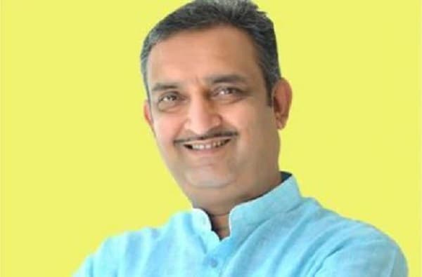 जवानांच्या पत्नींबाबत आक्षेपार्ह विधान करणाऱ्या प्रशांत परिचारक यांचं निलंबन कायम