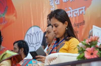 राष्ट्रवादीची डोकेदुखी, बीडमध्ये प्रितम मुंडेंविरोधात उमेदवार मिळेना