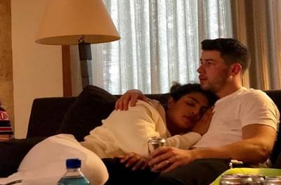 बेडरुममध्ये फोटोग्राफर लपलाय का? प्रियांका चोप्रा ट्रोल